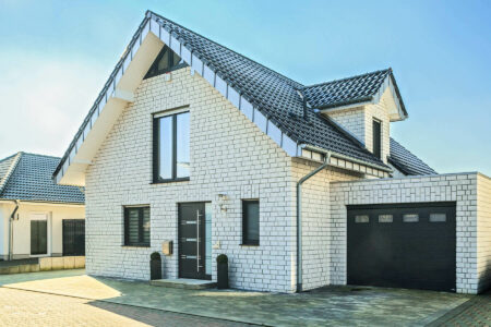 Eine Immobilie in Goch mit energieeffizienten Fenstern nach Maß von HG RaumDesign