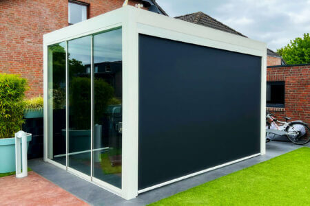 Pergola als Grillplatzüberdachnung mit optimaler Luftzirkulation und Zipscreens