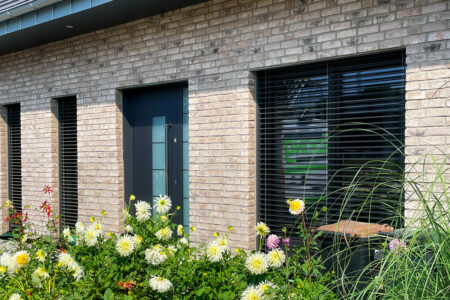 Moderne Aluminium-Sicherheits-Haustüre nach RC3 Standard mit SmartHome Zugangssteuerung