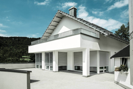 Rolllade-und-raffstore-Einfamilienhaus-Roma-HG-Raumdesign