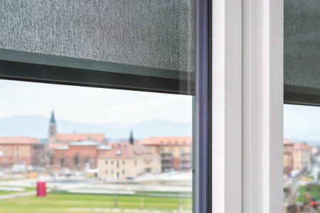 TExtilscreen-Innenansicht-Sonnenschutz-textiler-roma-hg-raumdesign-sichtschutz