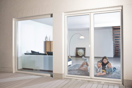 Terrassentuere-breit-fensterfront-Rehau-HG-Raumdesign