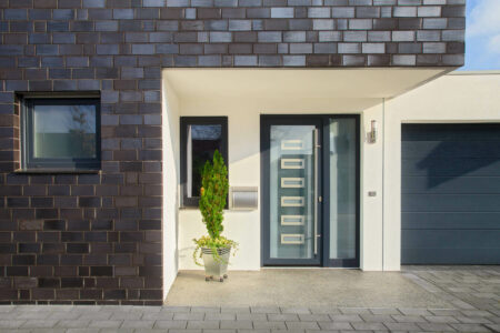Hochmoderne Design-Haustüre mit Mehrfachverglasung und Mehrfachverriegelung